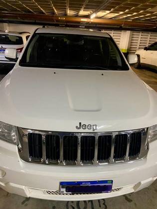 JEEP GRAND CHEROKEE 3.6 LAREDO 4X4 V6 24V GASOLINA 4P AUTOMÁTICO